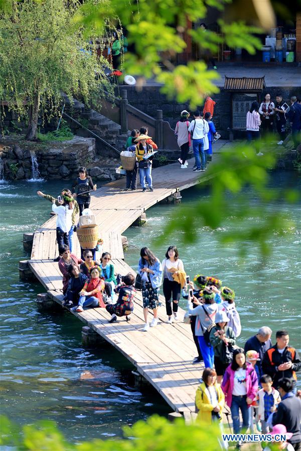 People enjoy Labor Day holiday across China