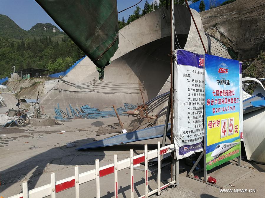 China tunnel blast injures 12, traps 12