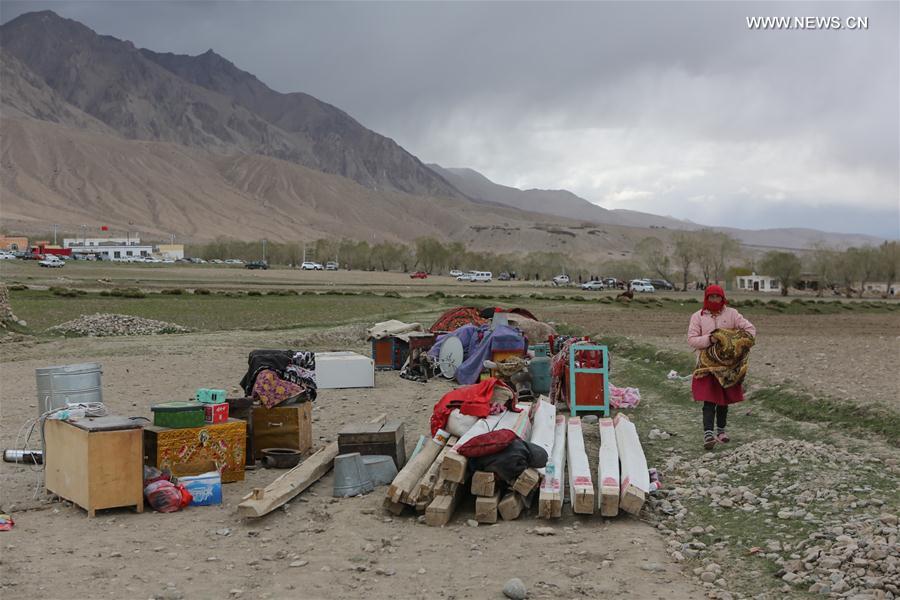 Rescuers work at quake-hit county in NW China's Xinjiang