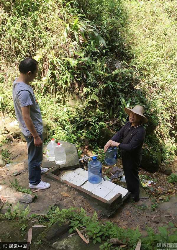 Disabled couple builds mountain roads in southwest China