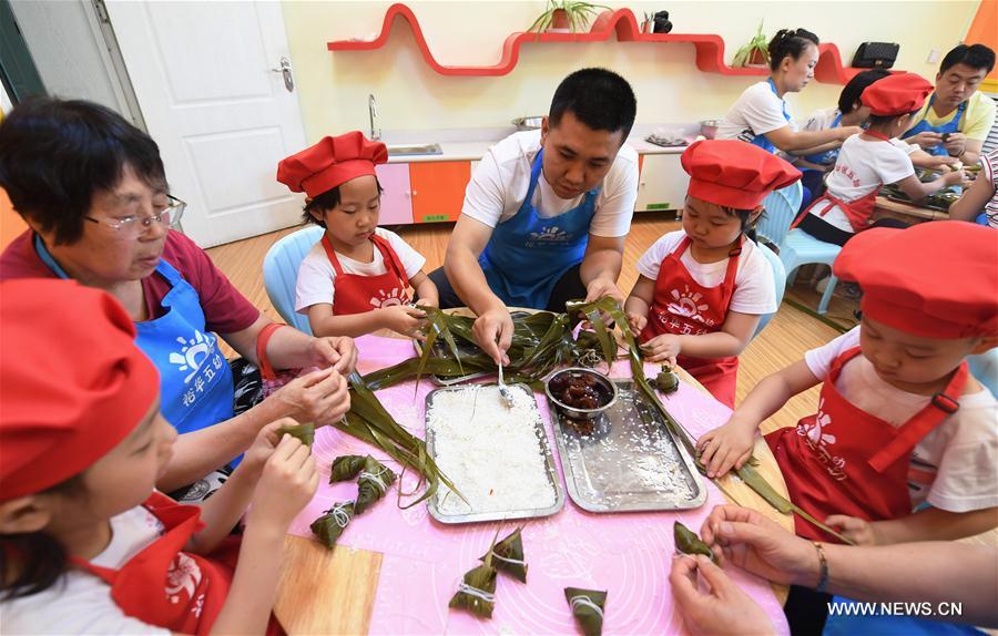 Kindergarten in Hebei holds activity to greet Dragon Boat Festival