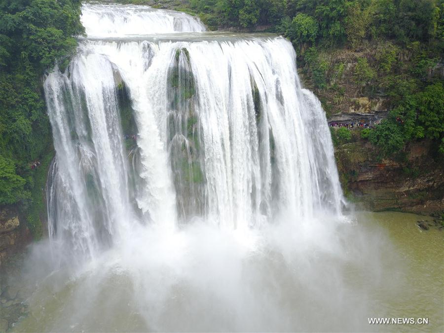 Water level of Huangguoshu Waterfall rises due to heavy rainfall