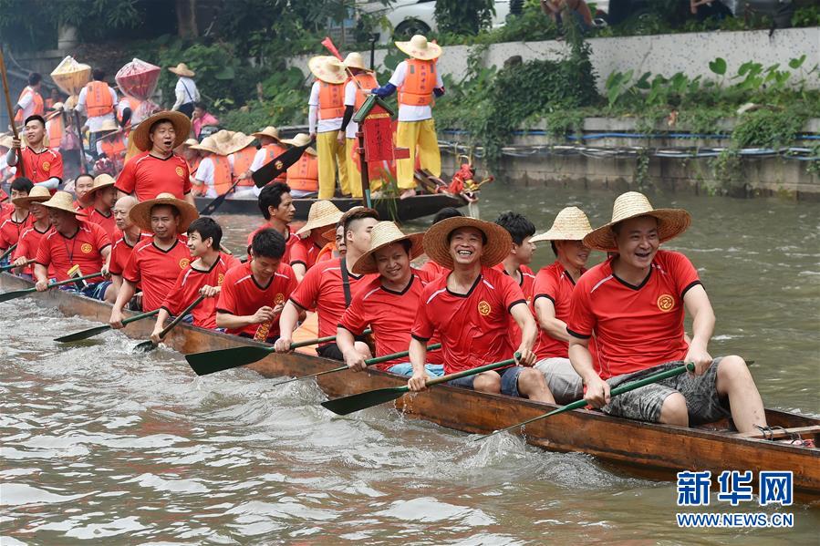 Guangdong dragon boat race staged to usher in Dragon Boat Festival 