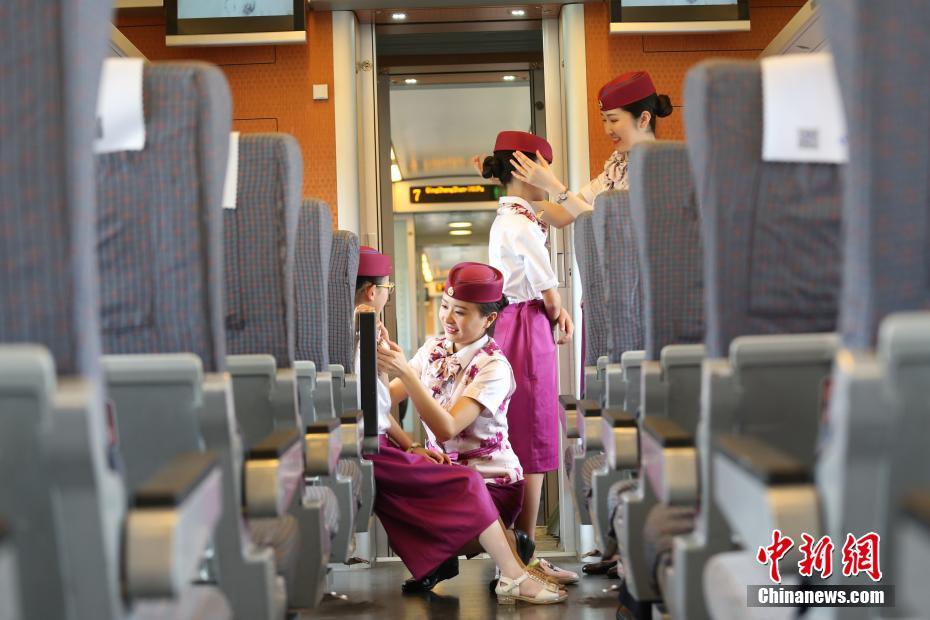 Little 'attendants' celebrate Children's Day on board bullet train