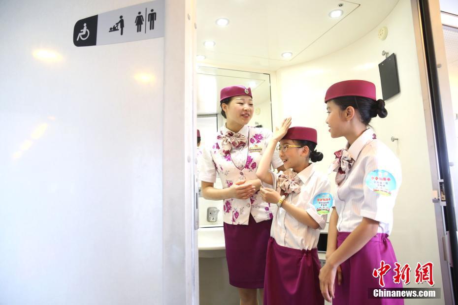 Little 'attendants' celebrate Children's Day on board bullet train