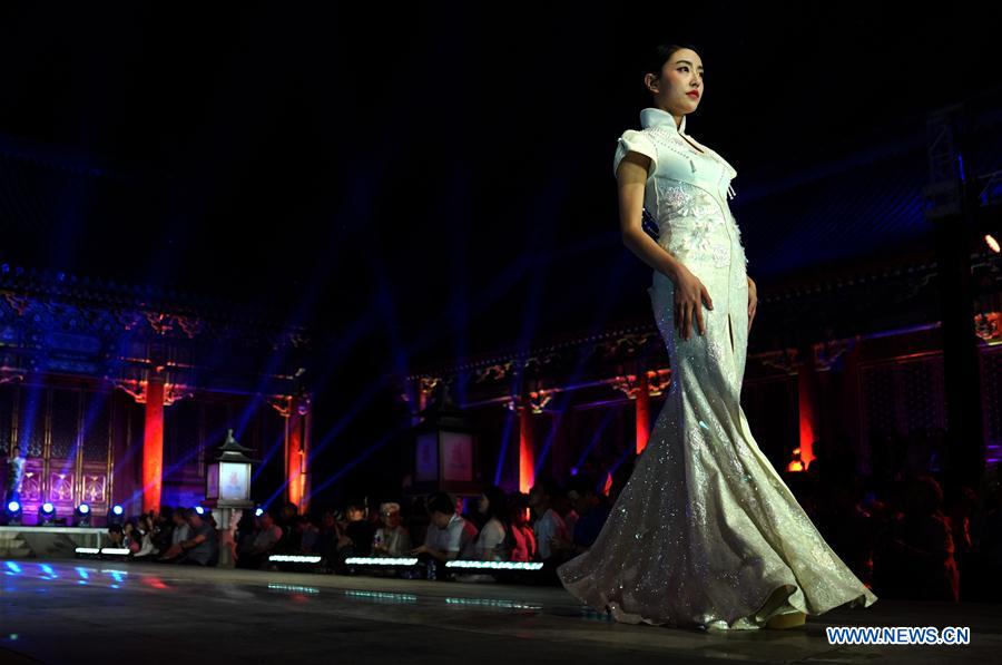 Creations of Suzhou embroidery presented in Beijing