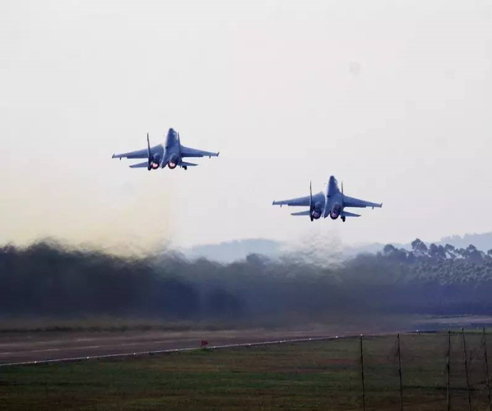 Chinese navy's first self-trained young pilots to conduct solo flights 