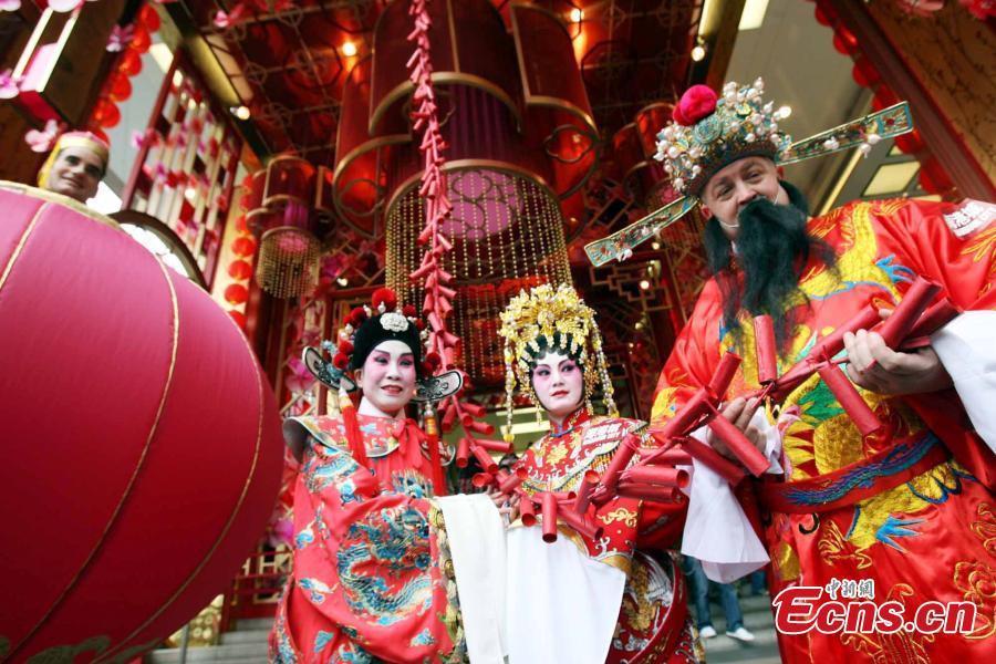 Traditional culture thrives in modern Hong Kong
