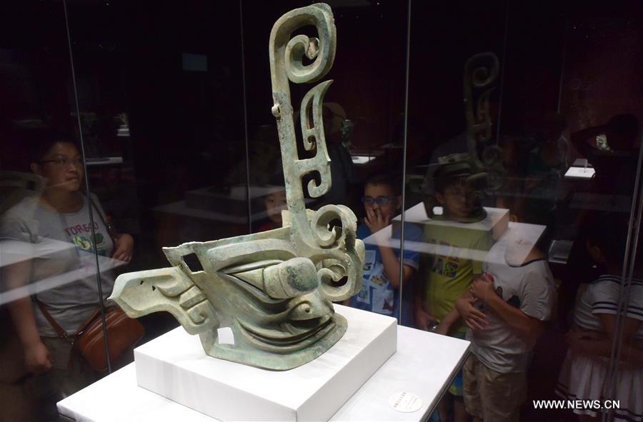 Relics discovered from ruins displayed in E China's Shandong