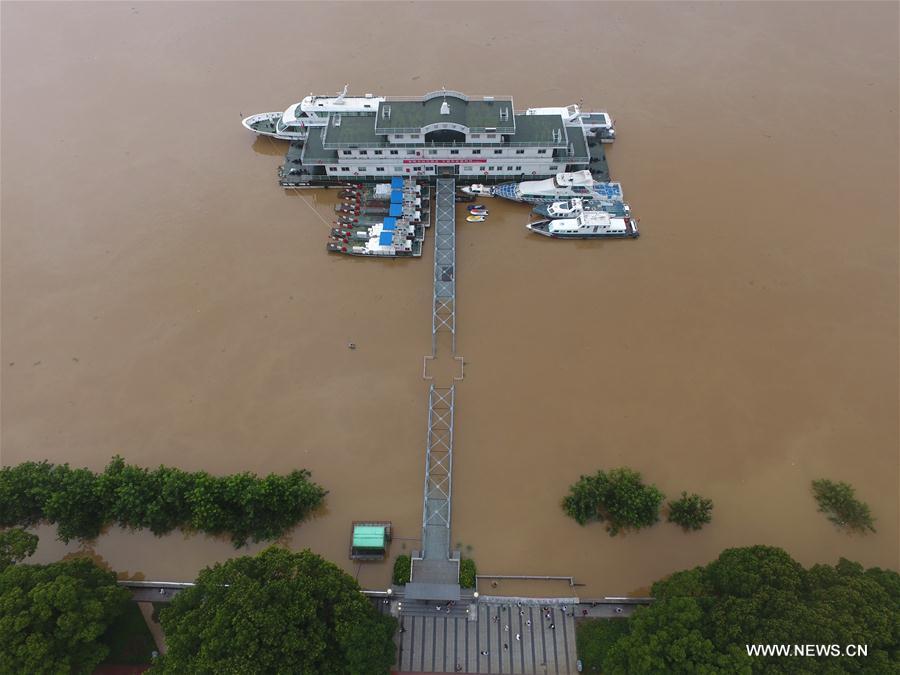 Water level of Xiangjiang River rises to record high