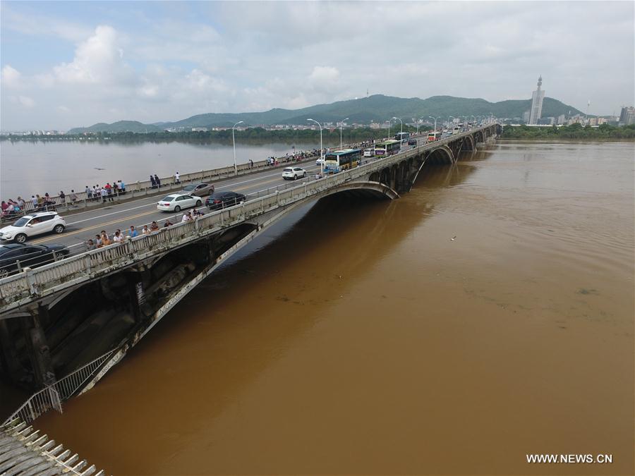 Water level of Xiangjiang River rises to record high