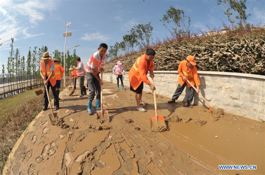 Water level of Xiangjiang river Changsha section drops below warning level