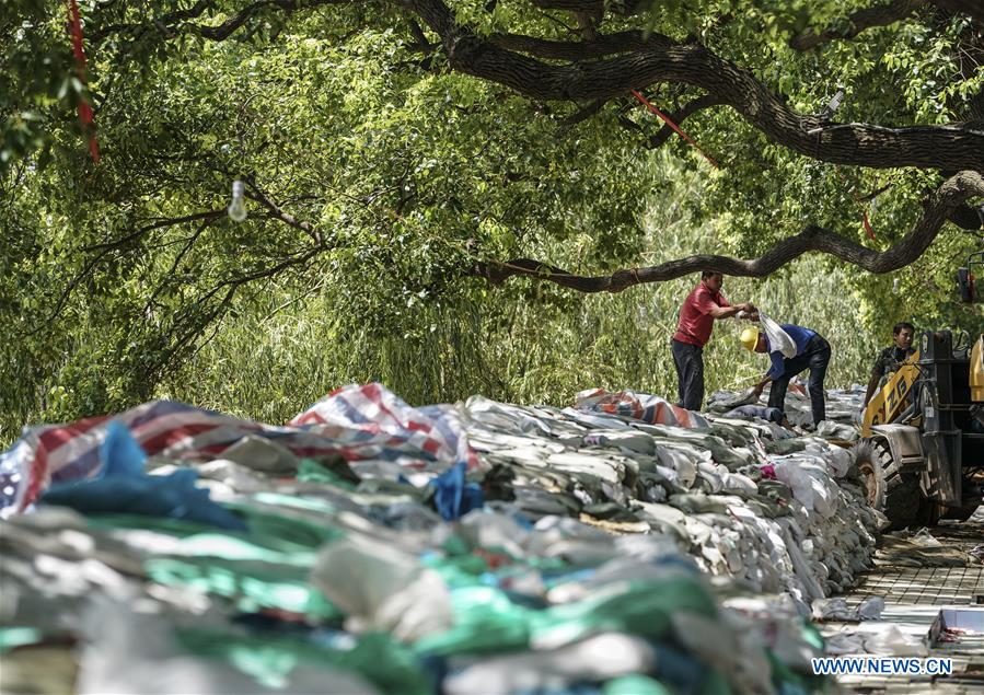 Water level of Xiangjiang river Changsha section drops below warning level