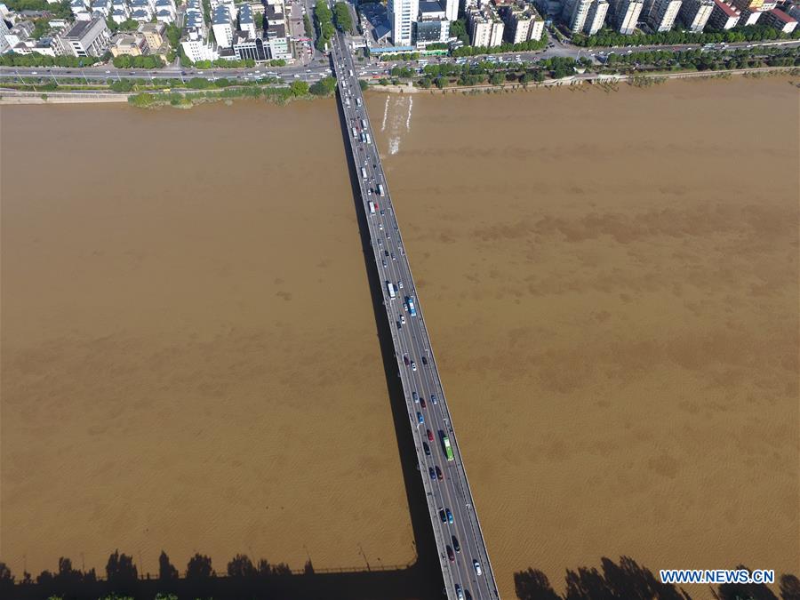 Water level of Xiangjiang river Changsha section drops below warning level