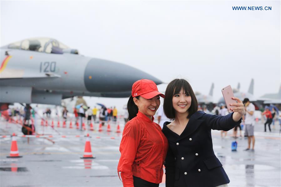 Chinese aircraft carrier formation opens for public to visit