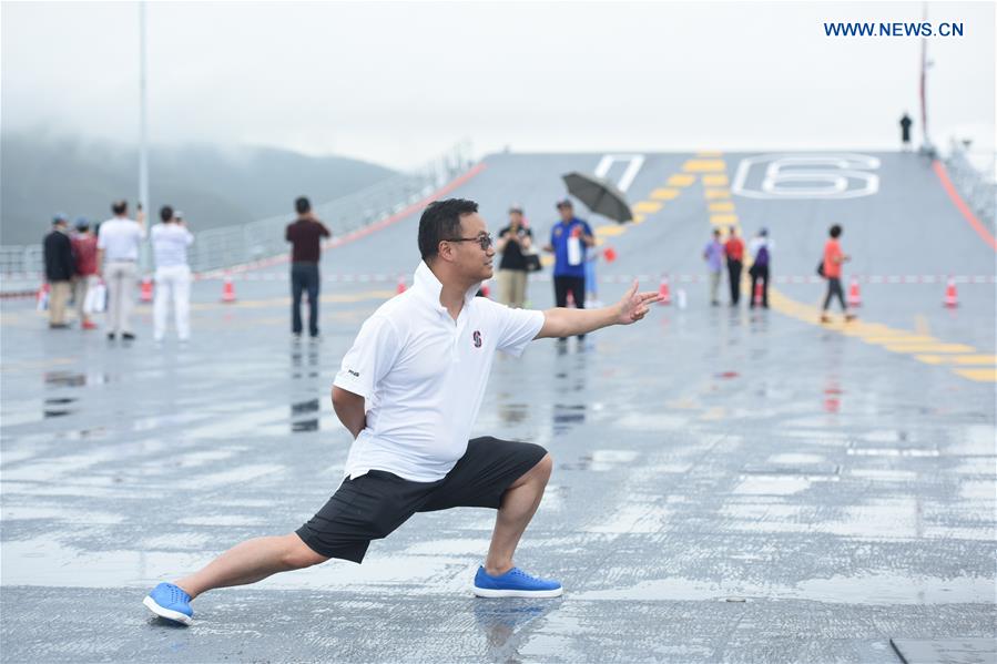 Chinese aircraft carrier formation opens for public to visit