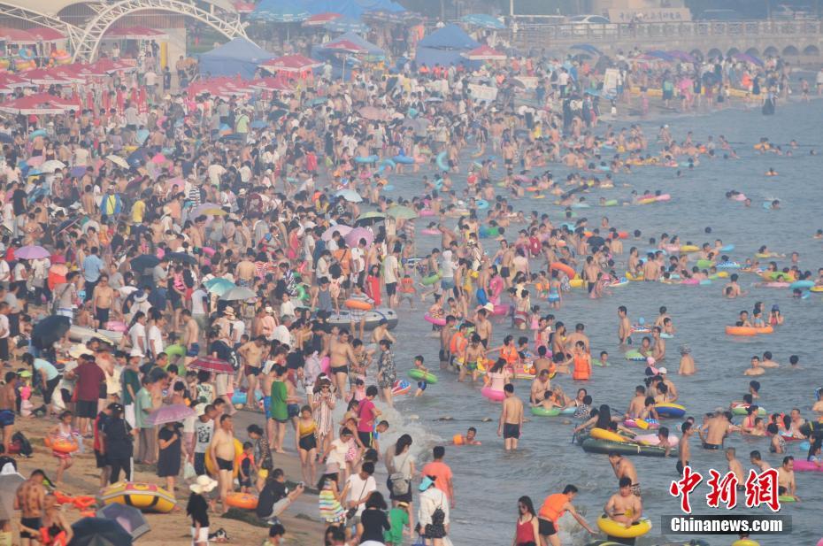 Blistering heat waves sweeps across China