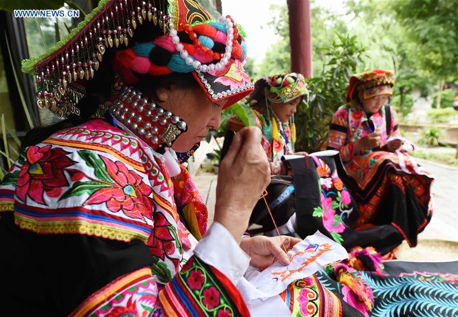 In pics: ethnic embroidery show in SW China's Yunnan