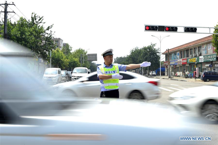 Outdoor work continues despite sweltering weather across many parts of China