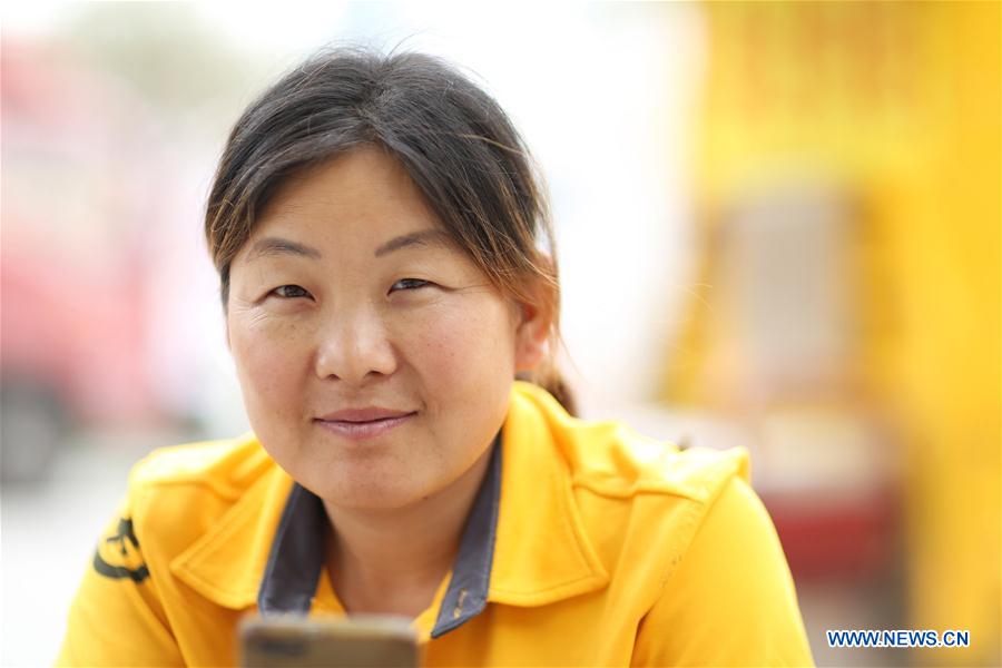 Outdoor work continues despite sweltering weather across many parts of China