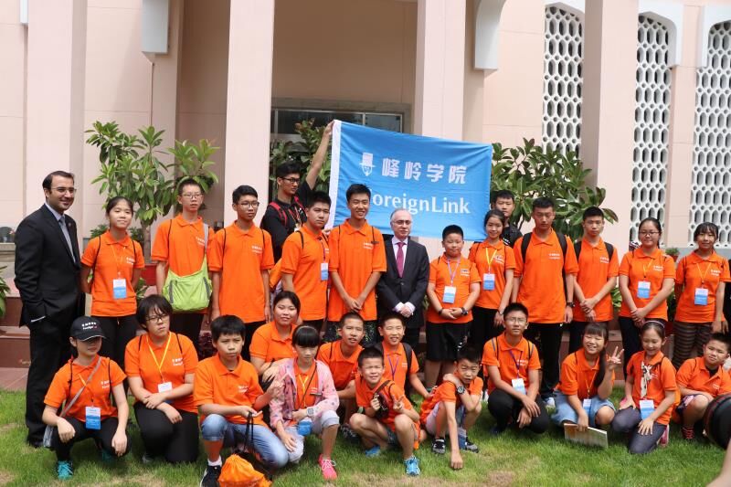 Young journalists and diplomats visit embassy of Pakistan, Beijing