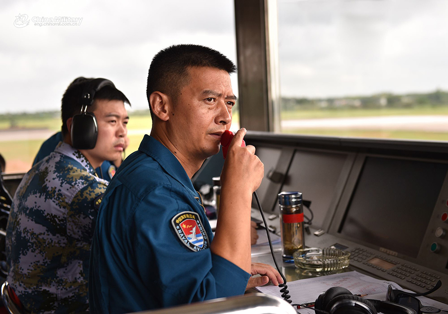 Fighter jets conduct flight training near S. China Sea