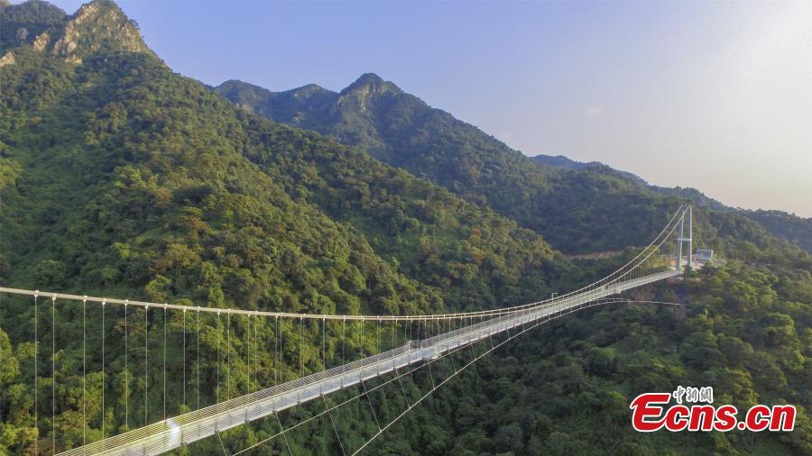 Guangdong opens 200-meter-high glass bridge