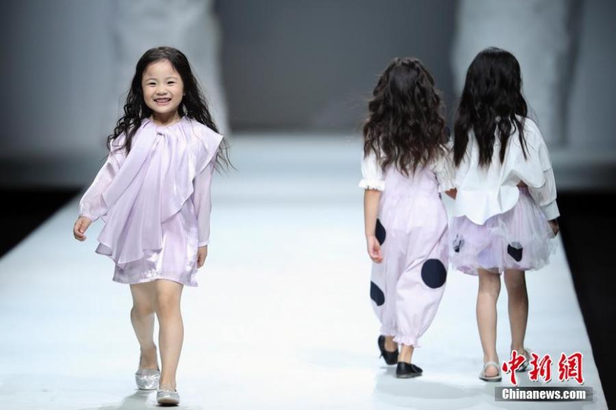 Cute kids hit catwalk at fashion show 