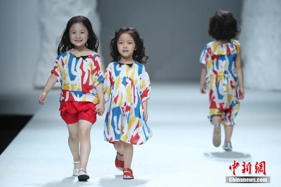 Cute kids hit catwalk at fashion show 