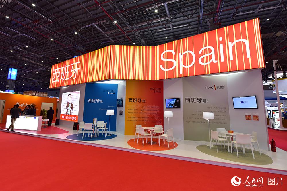 A Glimpse of the CIIE Country Pavilion