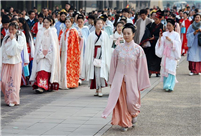 Hanfu lovers promote traditional Chinese culture