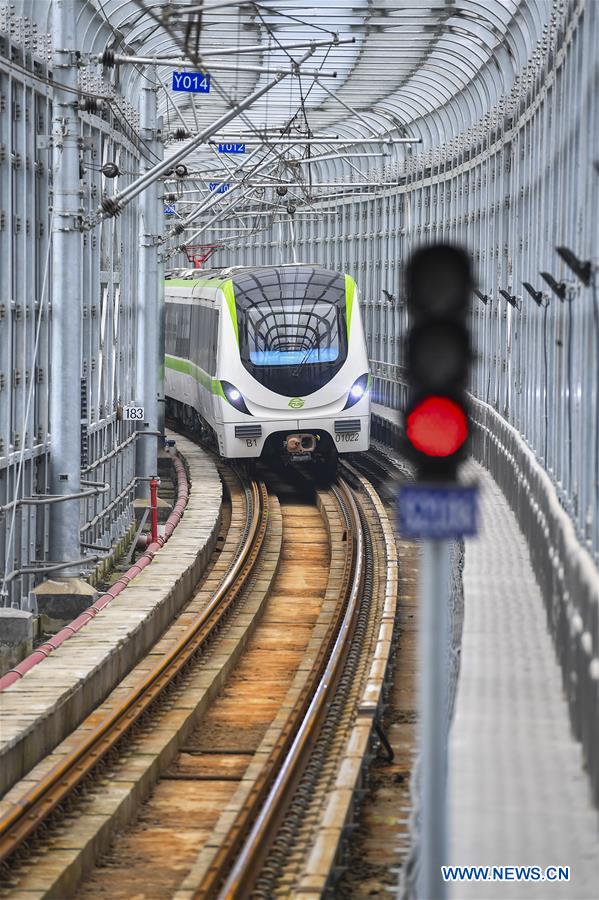 First rail transit in Guiyang opens to traffic