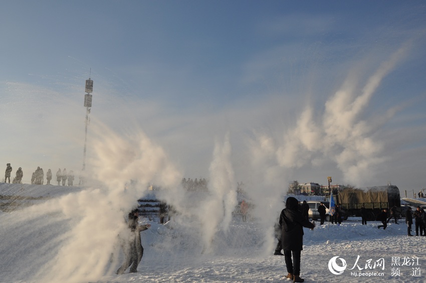 Northeast China is so cold you can turn hot water into snow instantly