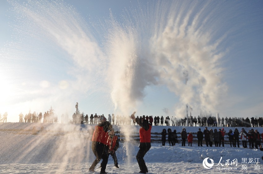 Northeast China is so cold you can turn hot water into snow instantly