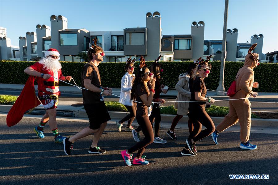 People take part in Christmas Run in Los Angeles