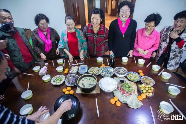 Hangzhou seniors enjoy colorful social life thanks to community clubs