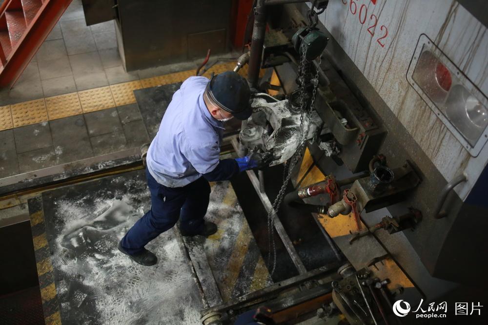 Chongqing locomotives under “physical examination” ahead of Spring Festival travel rush