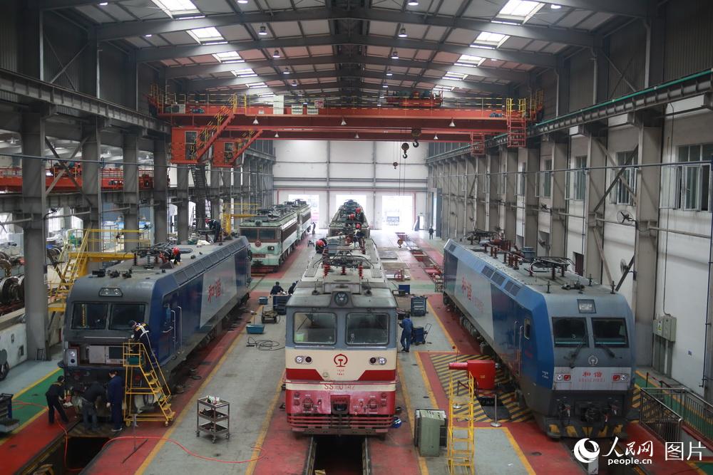 Chongqing locomotives under “physical examination” ahead of Spring Festival travel rush