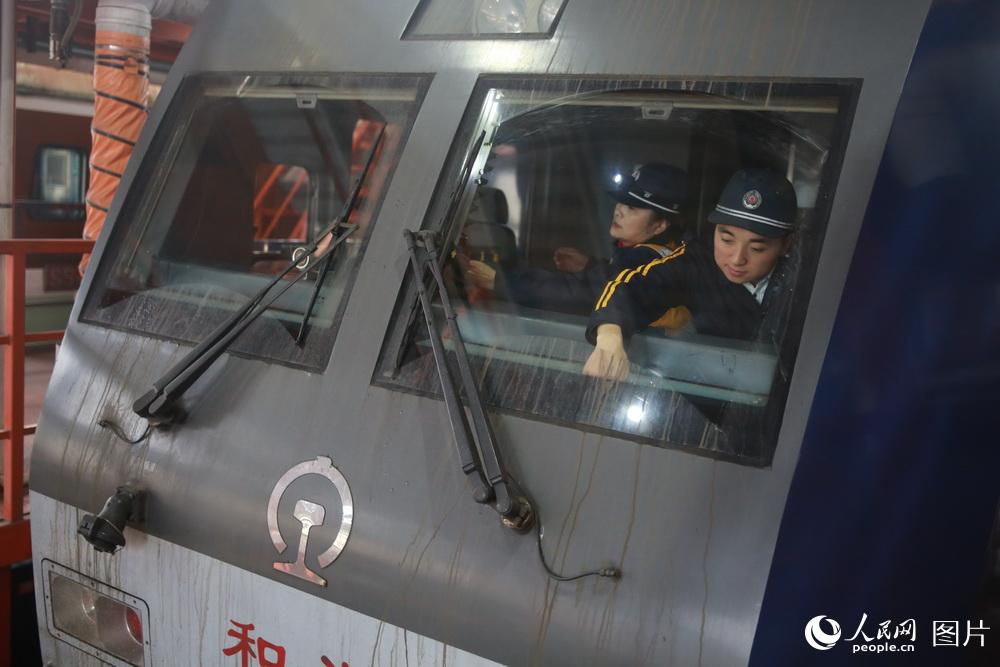 Chongqing locomotives under “physical examination” ahead of Spring Festival travel rush