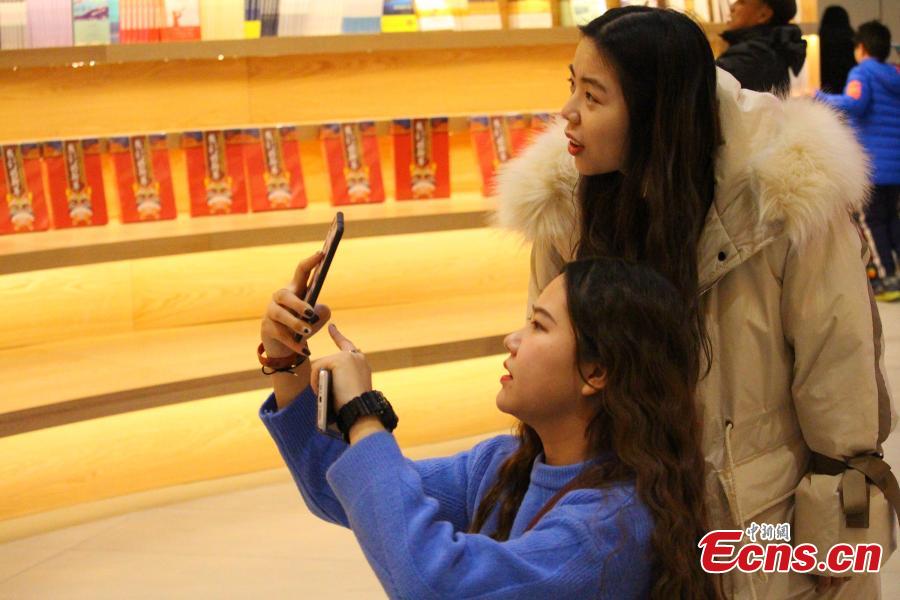 New bookstore in Hohhot attracts visitor's attention 