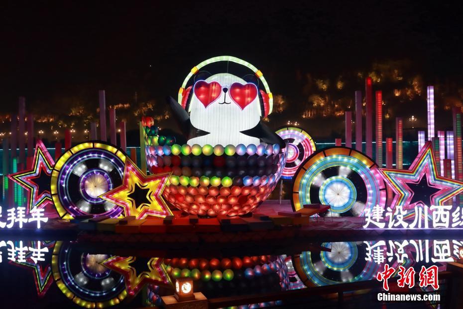 Magnificent giant panda-themed lantern show in southwest China’s Ya’an