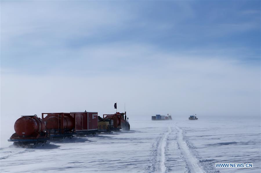 Vehicles of China's 35th Antarctic expedition on their way to Zhongshan station