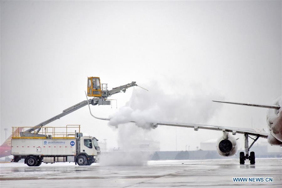 Deicing works underway at Beijing Capital International Airport