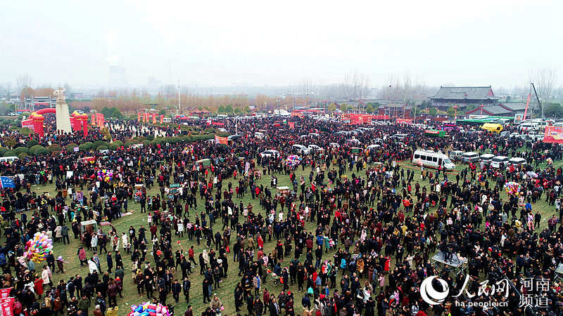 Folk artists gather at a fair in China's Henan