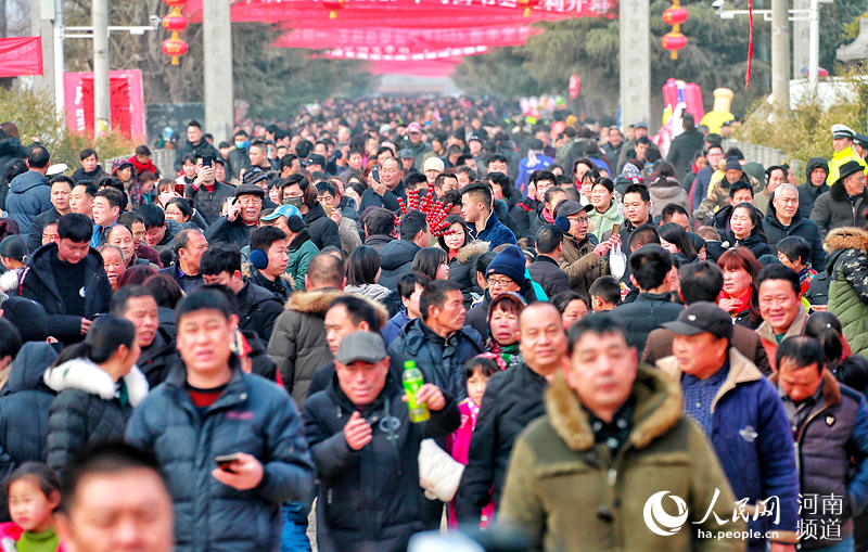 Folk artists gather at a fair in China's Henan