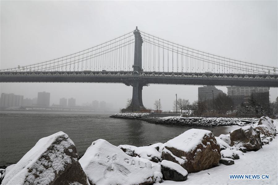 Snow hits New York