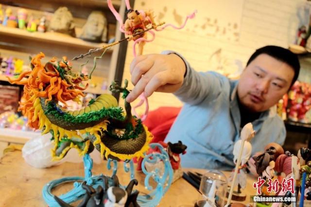 Chinese man inherits intangible cultural heritage, makes figurines with dough