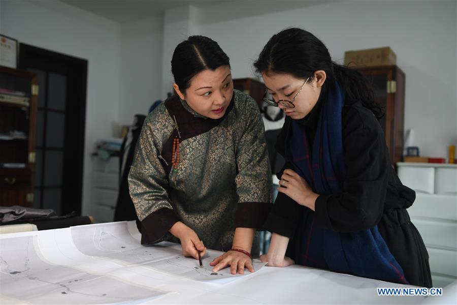 Pic story of Suzhou embroidery master