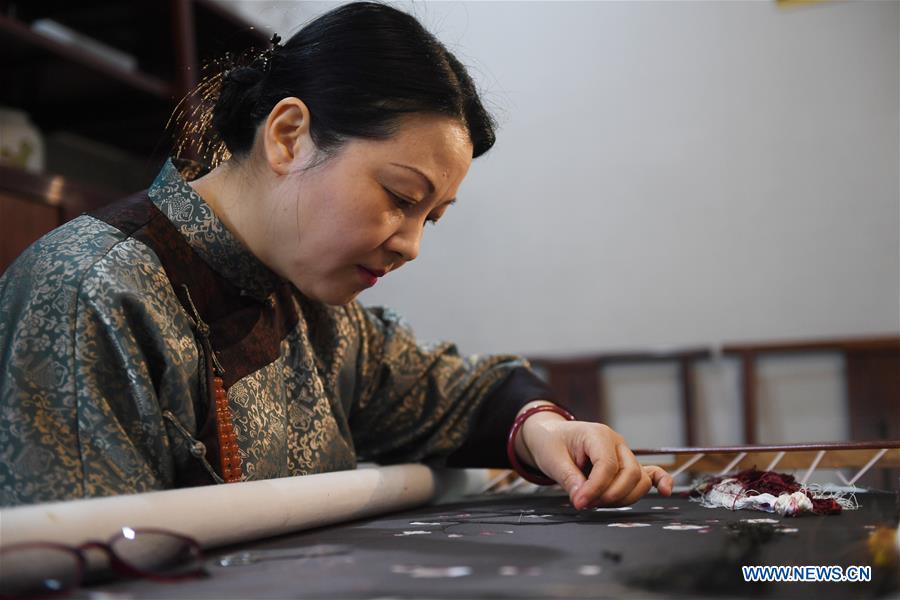 Pic story of Suzhou embroidery master