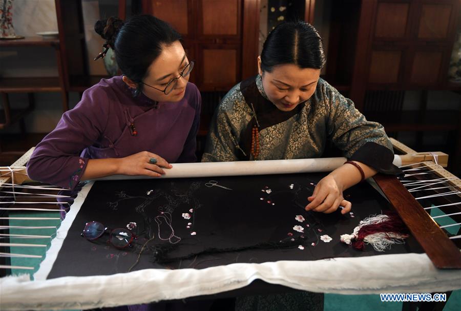 Pic story of Suzhou embroidery master